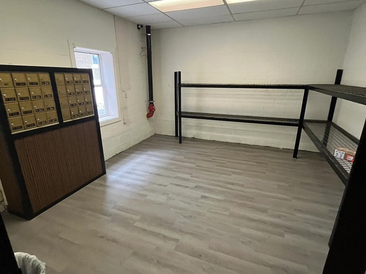 1 bed, 1.5 bath, 1900 sqft, $1,699 — Photo 3