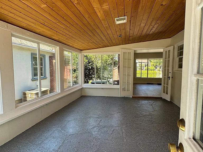 120 Columbia Ave — Photo 14