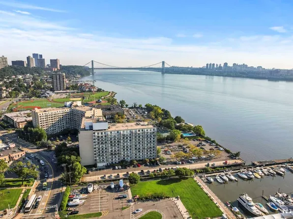 1055 River Rd APT 802, Edgewater, NJ 07020