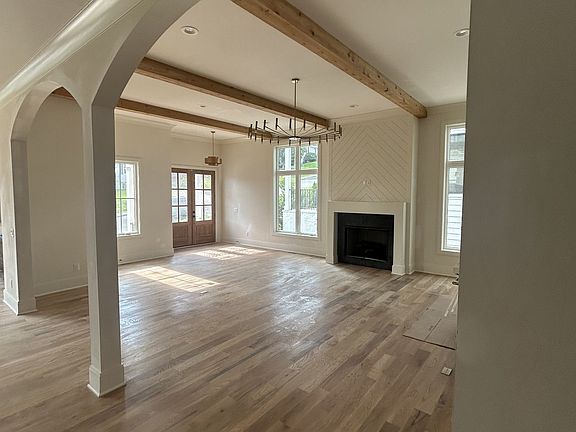 5th image of 343 Chamberlin St