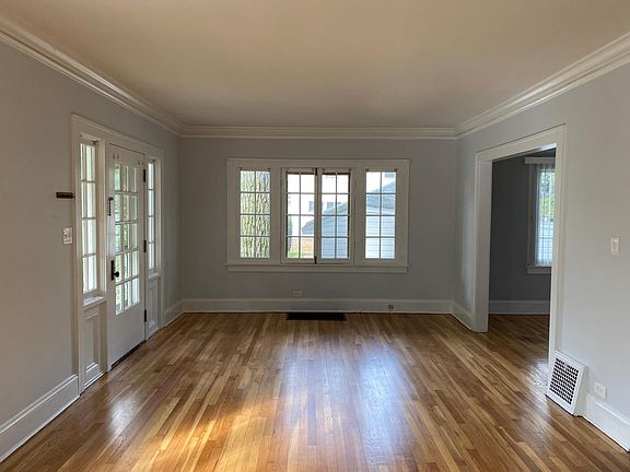 5th image of 2021 Cottage Grove Dr