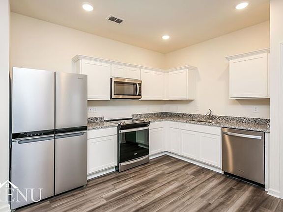 4th image of 3094 Calcutta St