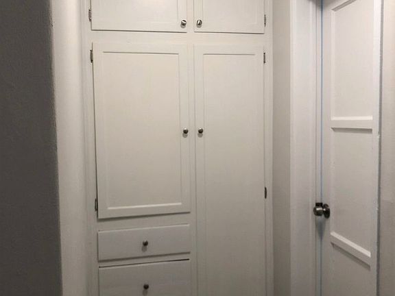 5th image of 1119 E Hyde Park Blvd #8229517