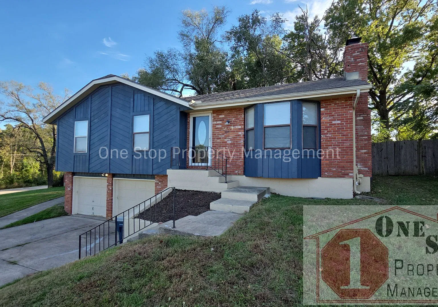 Beautiful 4 Bedroom 2 Bathroom in KCMO! — Photo 1