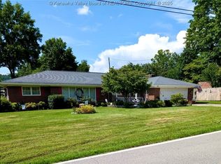 1425 Strawberry Rd, Saint Albans, WV 25177