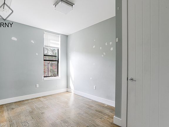4th image of 34 Vernon Ave #3A