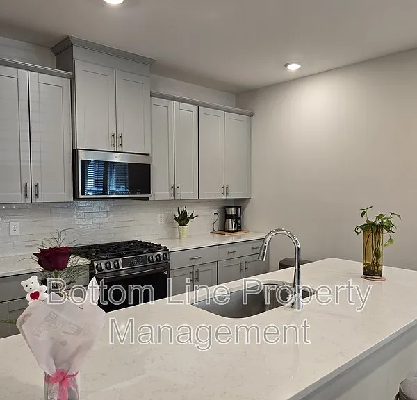 1221 Colgher St — Photo 14