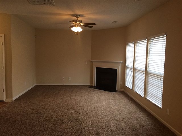 1st image of 909 Woodlake Dr