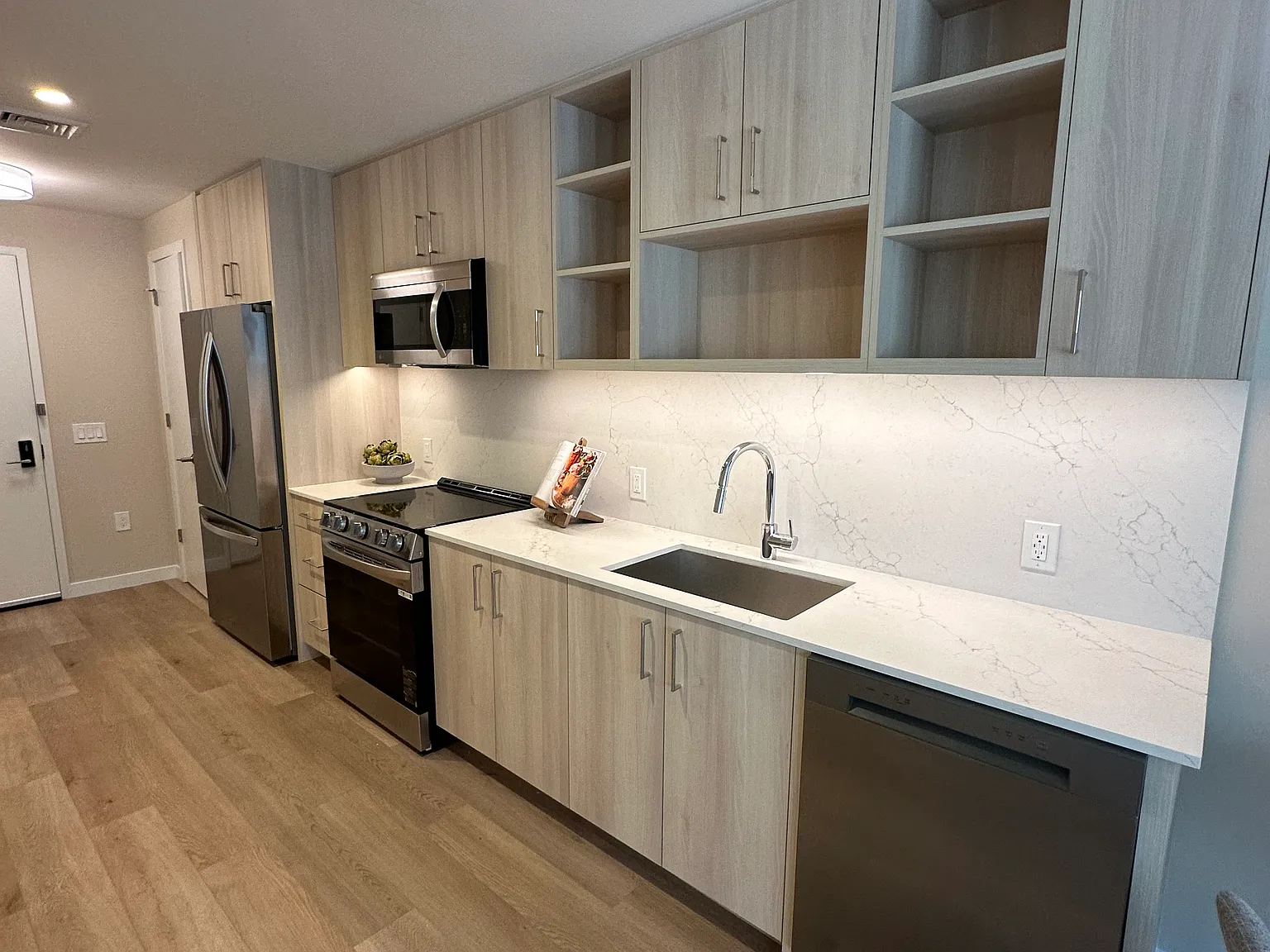 Studio, 550 sqft, $3,350 — Photo 2