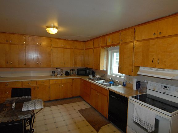 4th image of 150 N Hering St