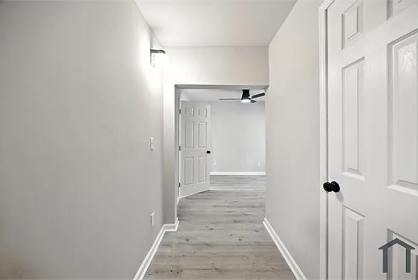 594 Robert Henry St — Photo 30