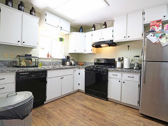 4th image of 1707 S Garden St