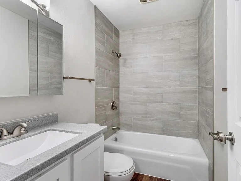 402-404 3rd Ave N — Photo 18
