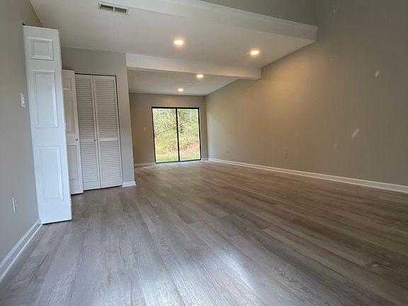 3rd image of 326 Tanager Cir
