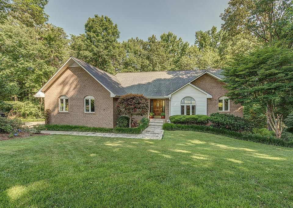 1st image of 134 Muirfield Dr