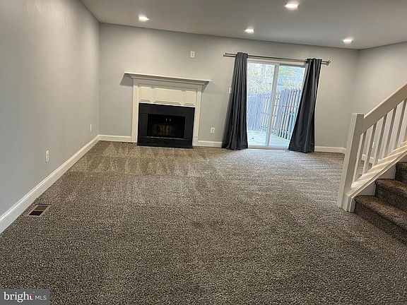 4th image of 141 Larchwood Ct