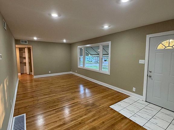5th image of 2683 Dearborn St