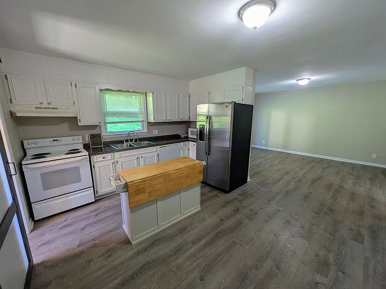1755 Camden Rd — Photo 5