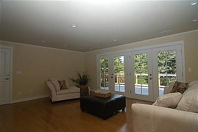 Large living room w/ Double Doors to Deck