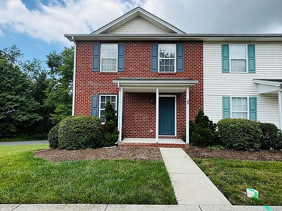 3rd image of 35 Charleston Ln