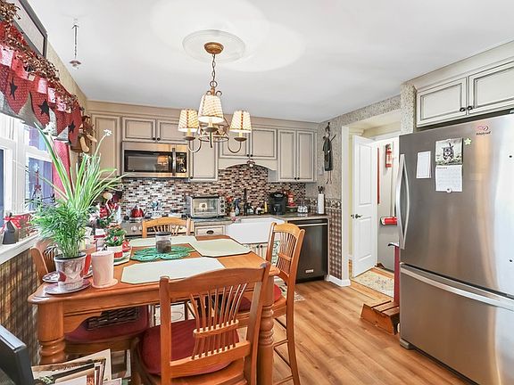 4th image of 27 Finneran Ln