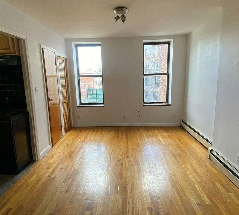 1st image of 1061 Fulton St APT 3R