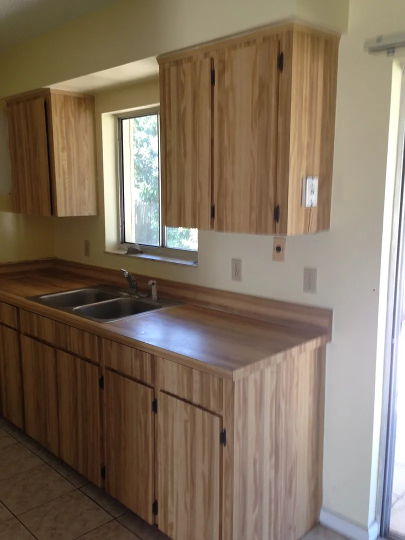 1st Month Free Rent 2 Bed 1 Bath Home With 1 Car Garage | Pet Friendly | Washer Dryer Hook Ups | ... — Photo 4