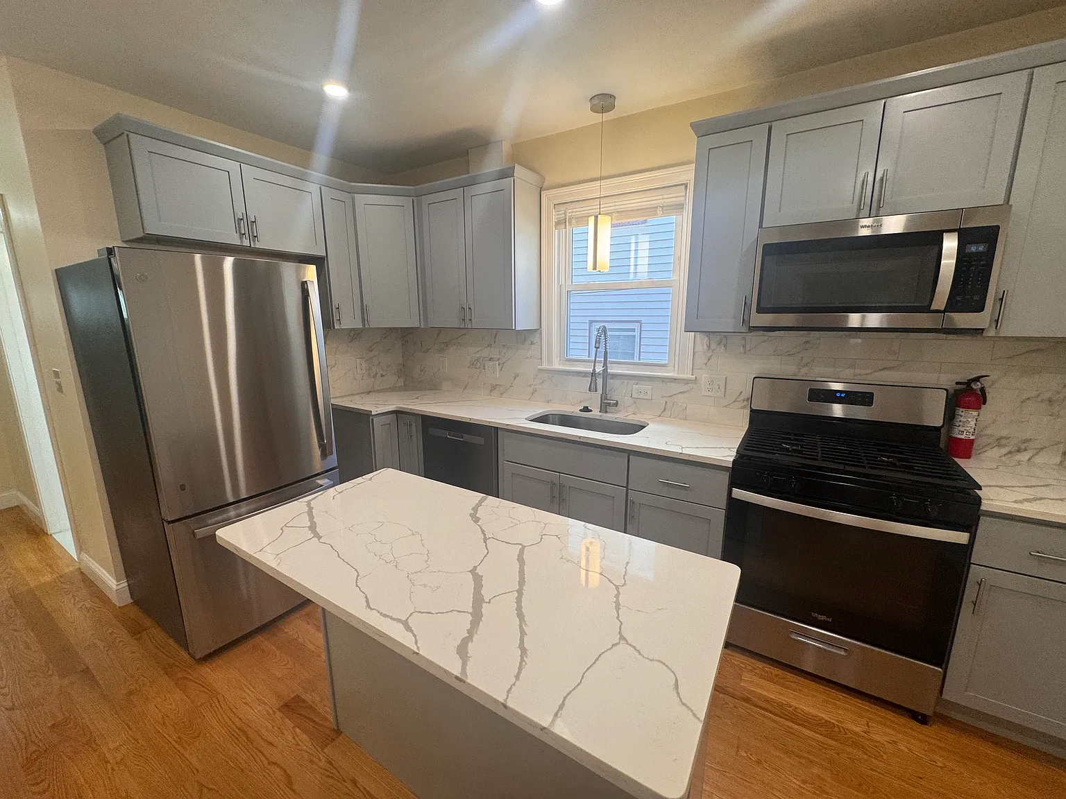 2 bed, 973 sqft, $3,500 — Photo 1