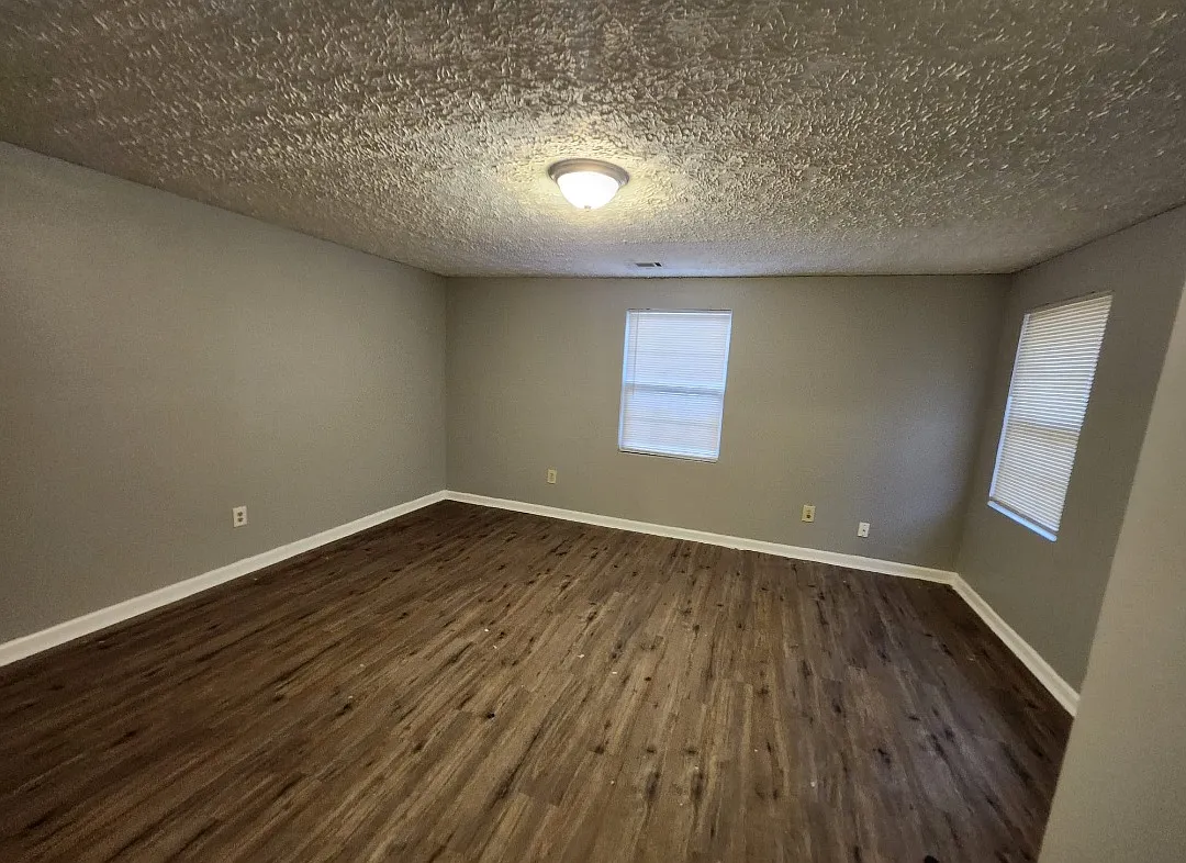 2940 Grand Avenue — Photo 3