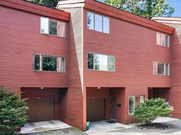 17 Robin Way, Brattleboro, VT 05301