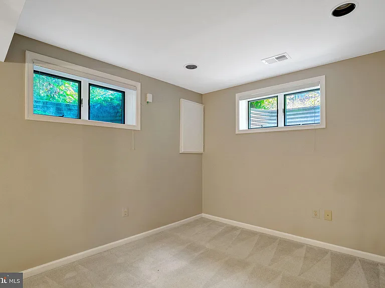 821 N Latham St — Photo 42