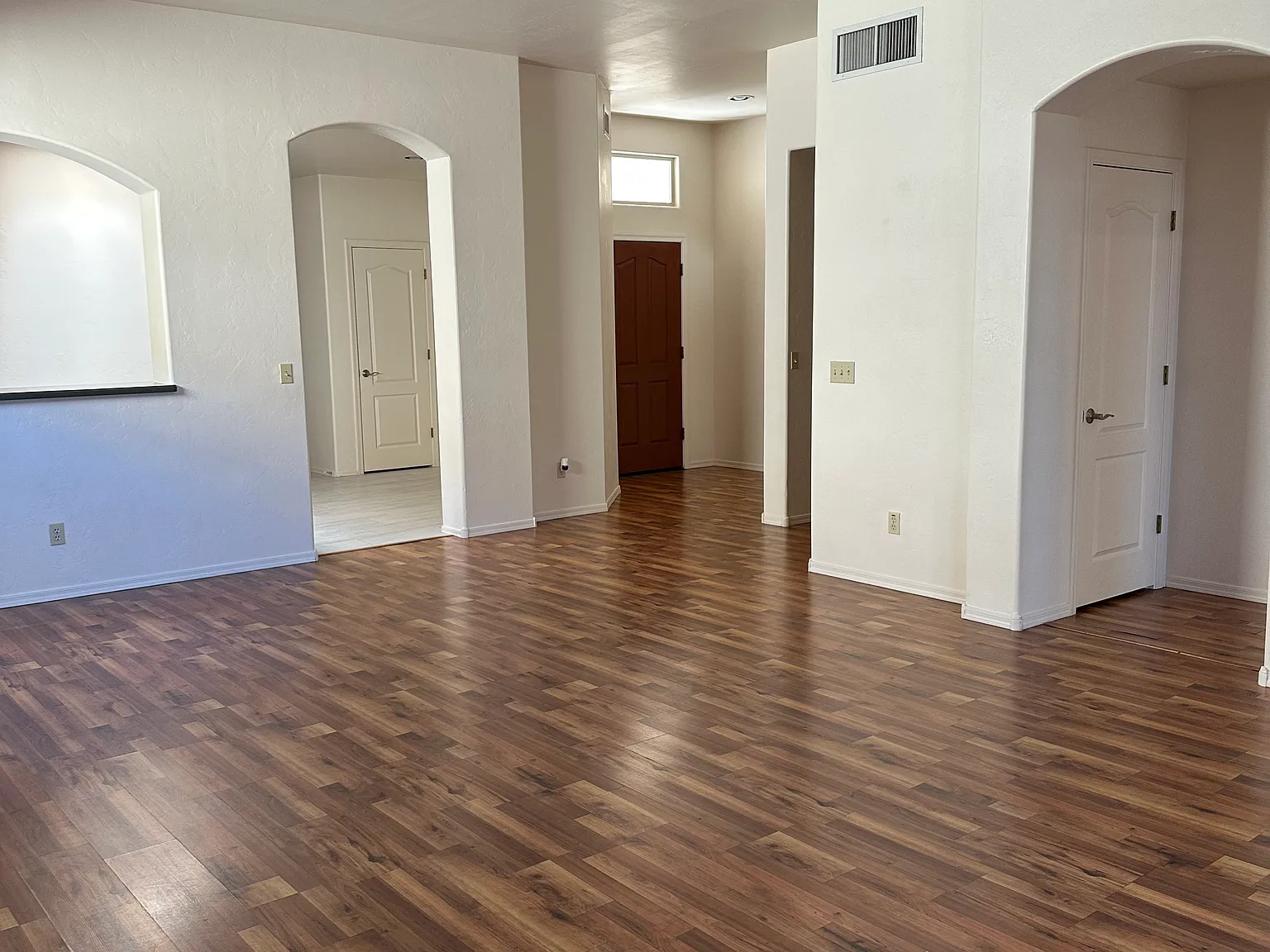 3 bed, 1550 sqft, $2,100 — Photo 4