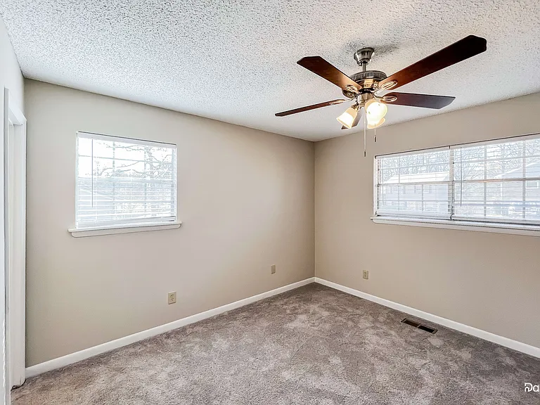2539 Daly Dr — Photo 7