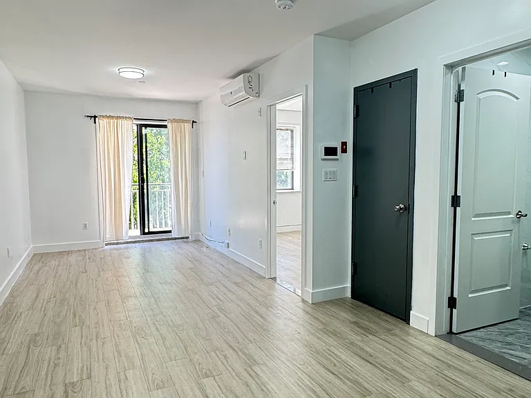 850 57th St #3B — Photo 3