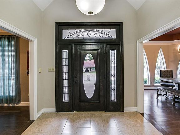 5th image of 921 Beverly Ct