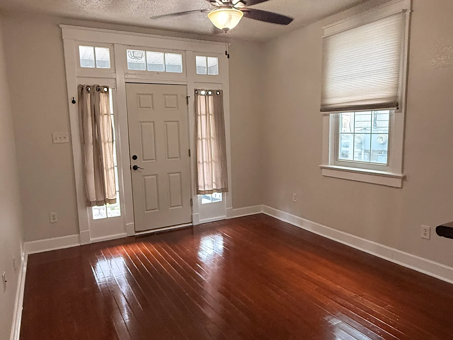 4423 General Pershing St — Photo 2