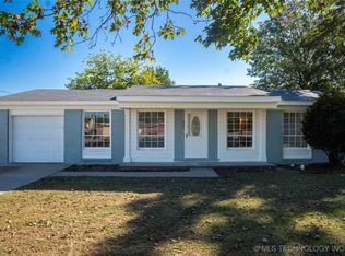 807 S 2nd St, Stilwell, OK 74960