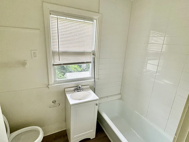 601 Olive Ln #3R — Photo 6
