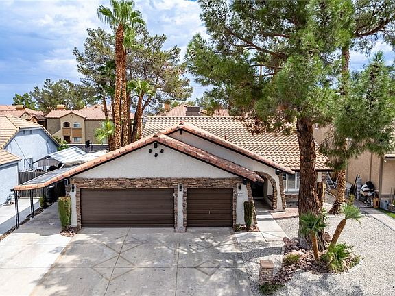 2nd image of 1017 Shifting Sands Dr