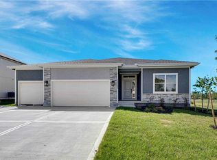 18585 W 195th St, Spring Hill, KS 66083
