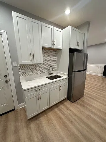 2 bed, 900 sqft, $2,100 — Photo 3
