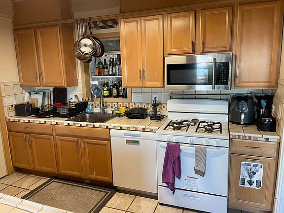 3rd image of 1295 Campus Dr