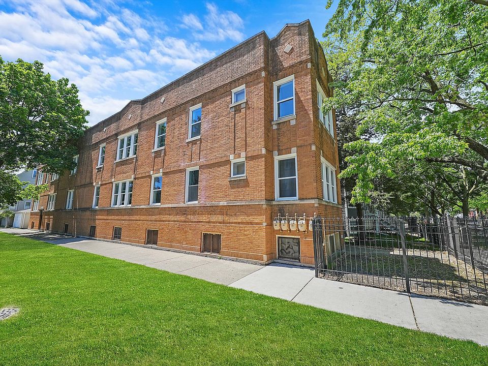 1st image of 3301 W Belle Plaine Ave