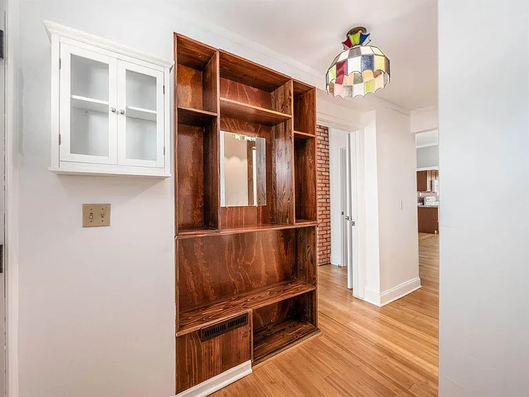 574 Seymour Ave — Photo 4