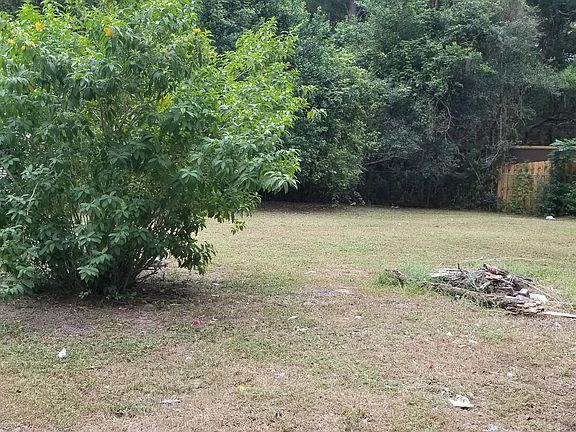 3rd image of 10608 Oak Crest Dr