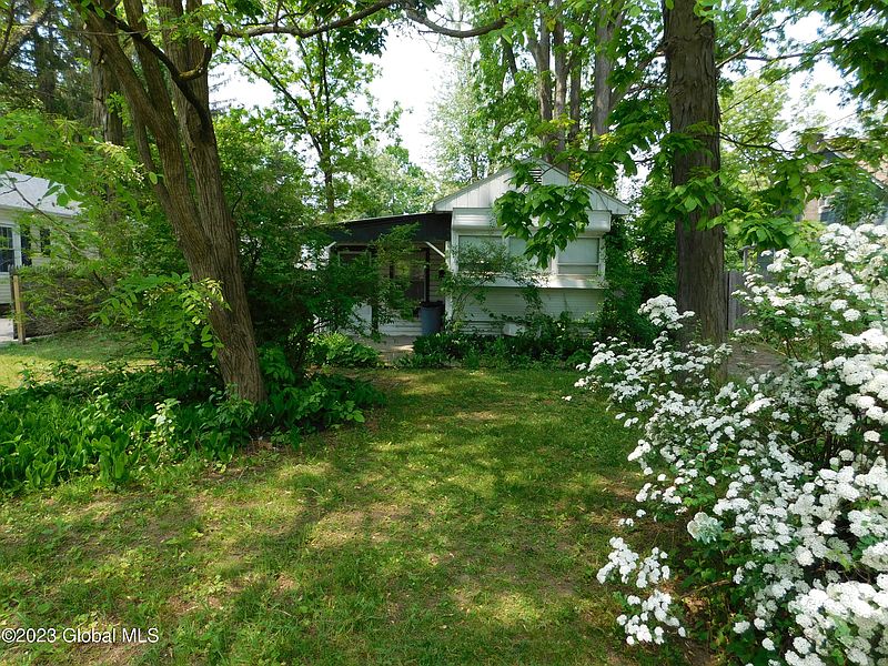 3rd image of 19 Hunt Avenue