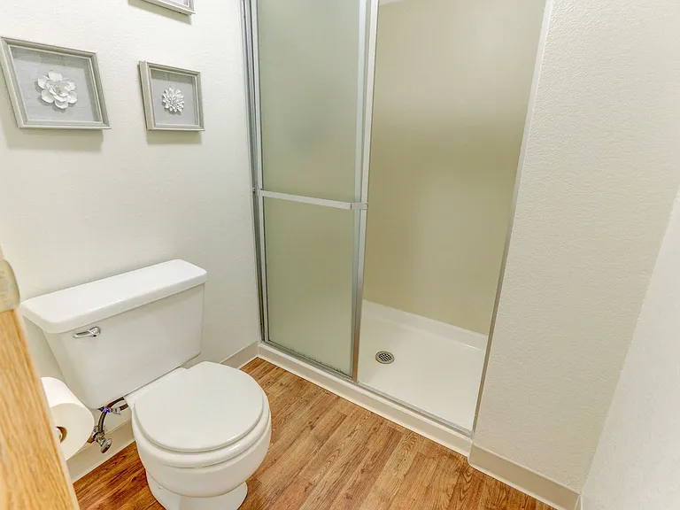 Americana Lakewood Apartments — Photo 93