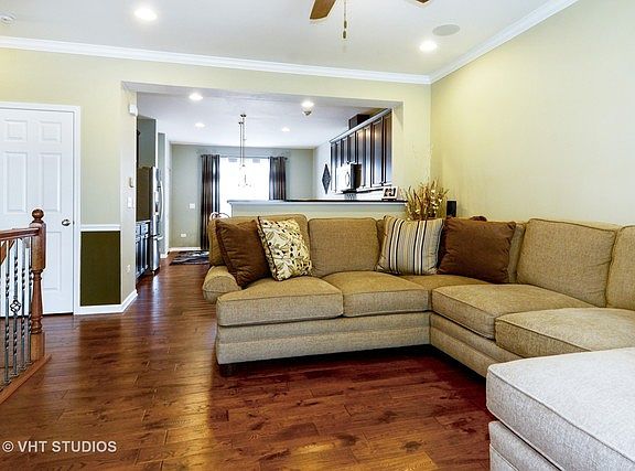 3rd image of 2636 Dunraven Ave
