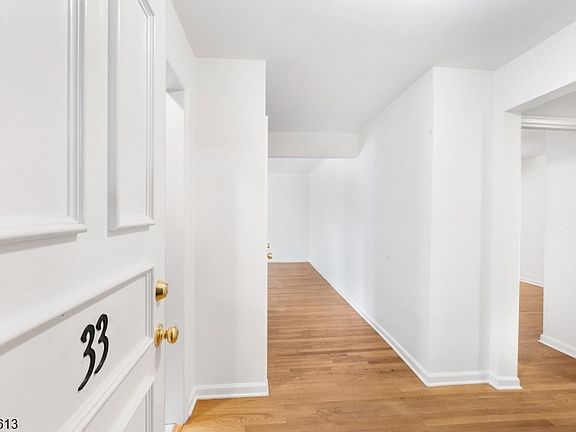 4th image of 349 Bloomfield Ave BLDG 10 #33