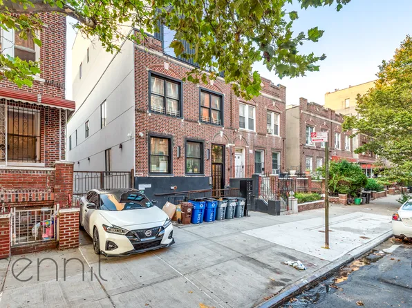 1031 Montgomery Street image 7 of 13